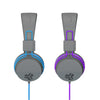 JBuddies Studion sivuprofiilit korvan taitettavilla kuulokkeilla sinisenä ja violettina